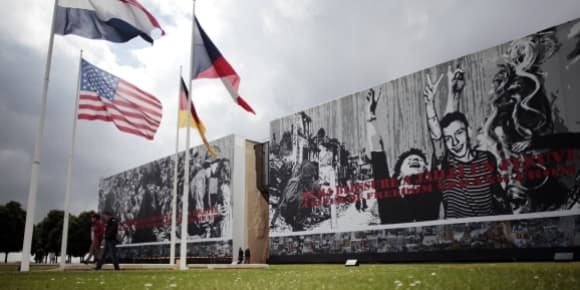 Le Mémorial de Caen accueille durant deux jours le Forum de la liberté et de la solidairté autour des relations transatlantiques. Le Mémorial de Caen accueille durant deux jours le Forum de la liberté et de la solidairté autour des relations transatlantiques.