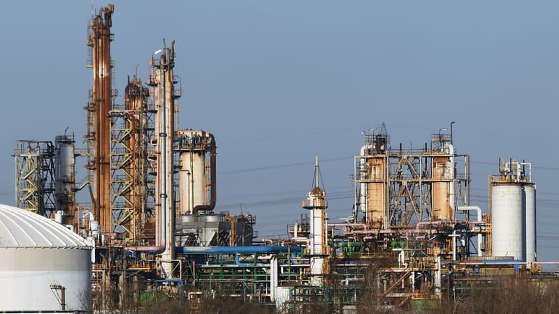 L'usine du groupe industriel Kem One dans le Golf de Fos, en mars 2017