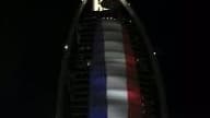 Une tour à Dubai rend hommage aux victimes des attentats de Paris - Témoins BFMTV