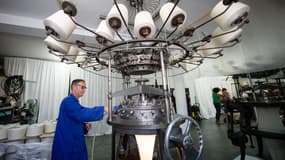 Sugar continue de fabriquer l'iconique débardeur dans son usine de Marseille 