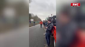 Un agriculteur recadre les manifestants sur l'A1