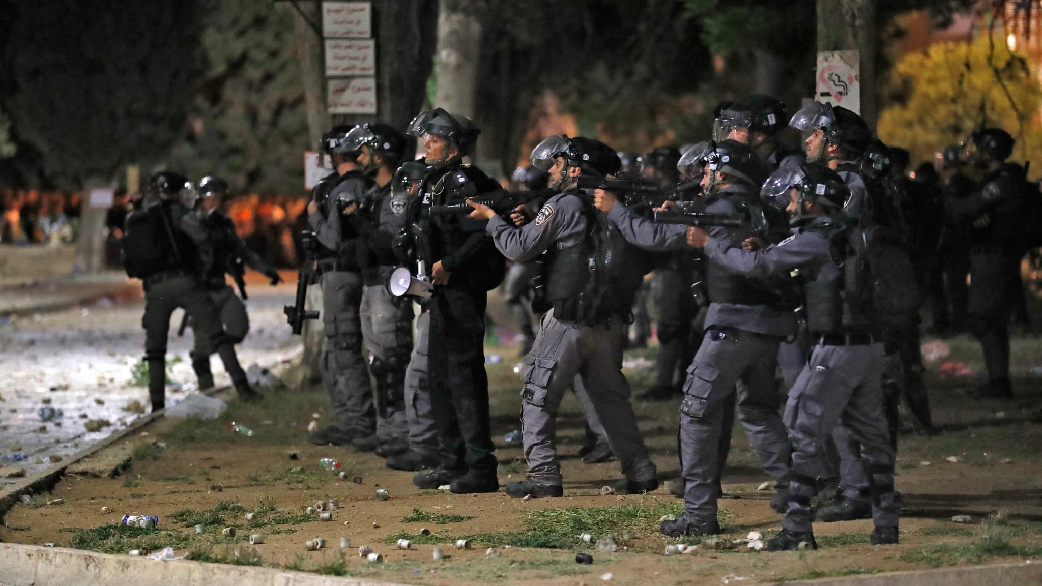 Heurts entre policiers israéliens et Palestiniens sur l'esplanade des Mosquées à Jérusalem, le 7 mai 2021 Heurts entre policiers israéliens et Palestiniens sur l'esplanade des Mosquées à Jérusalem, le 7 mai 2021