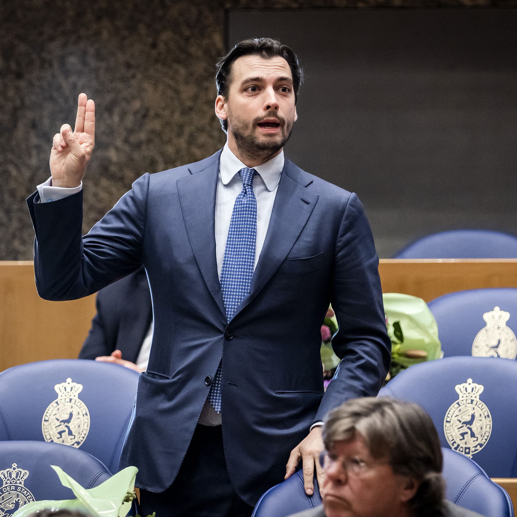 Pays-Bas: un tribunal interdit à un politicien de comparer mesures contre  le Covid-19 et Holocauste