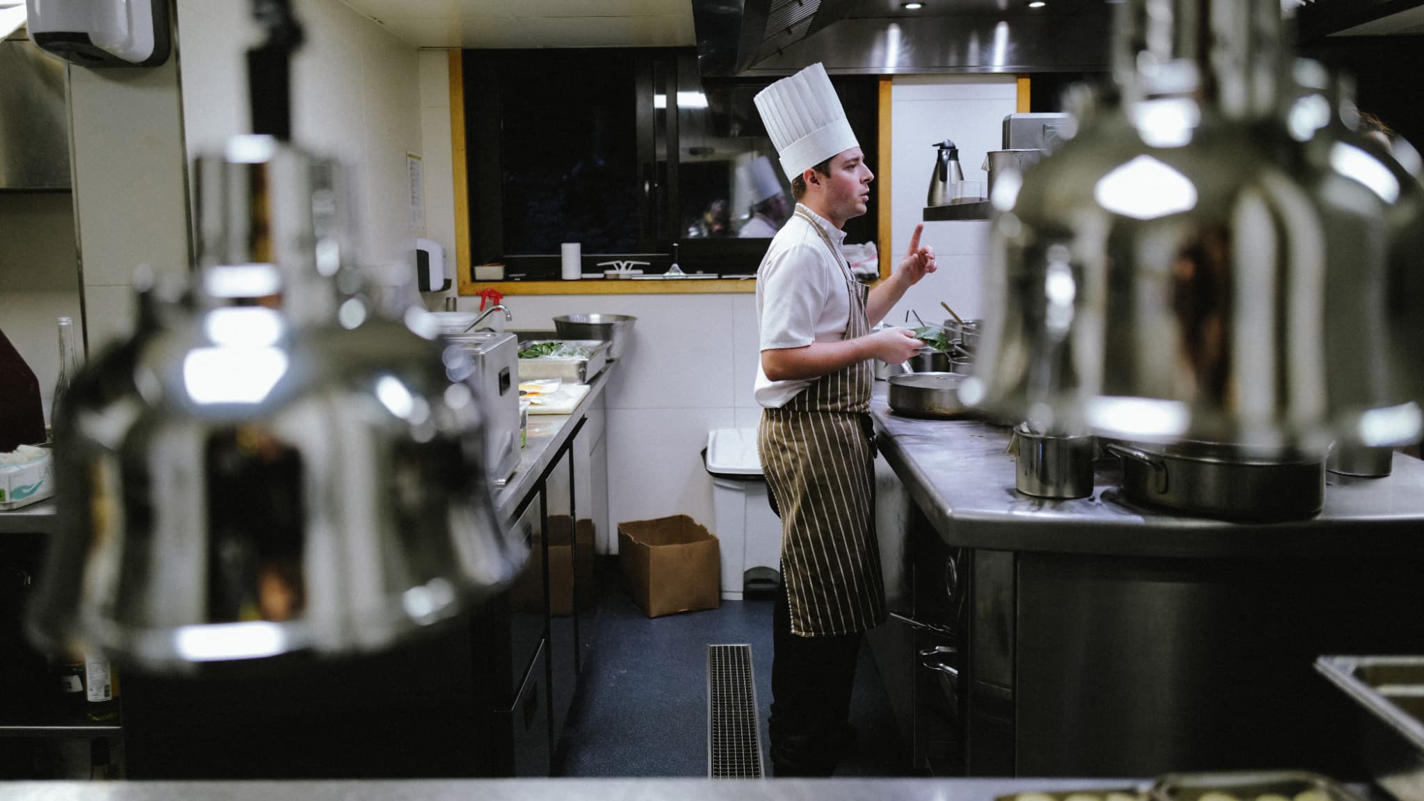 Hausse Des Salaires: La Branche Des Hôtels, Cafés Et Restaurants Joue ...