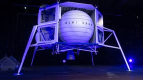 Blue Origin avait dévoilé en mai son grand alunisseur baptisé Blue Moon qui servira à descendre matériel et humains sur la Lune.