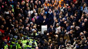 Emmanuel Macron s'adresse aux artisans et ouvriers qui ont participé au chantier de restauration de Notre-Dame, le 29 novembre 2024