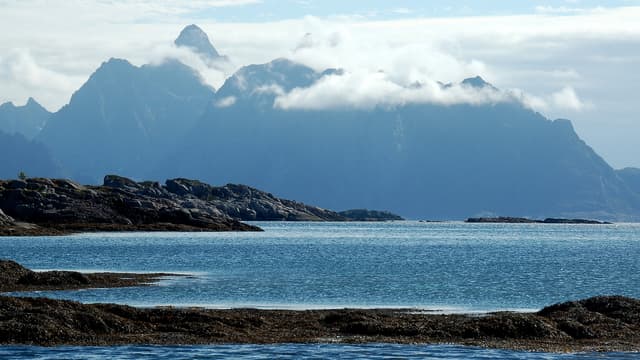 La vague glacée des Lofoten pour les surfeurs de l'extrême - Mercredi 16 mars 2016