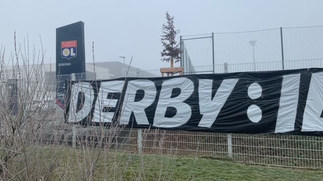 La banderole guerrière des supporters de l'OL La banderole guerrière des supporters de l'OL
