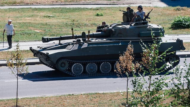 Des transports blindés russes ont été détruits par l'armée ukrainienne, annonce Kiev, vendredi 15 août.