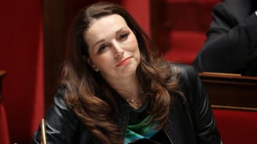 La députée chargée de déposer le dossier s'est servie de l'encyclopédie en ligne pour l'historique du génocide.