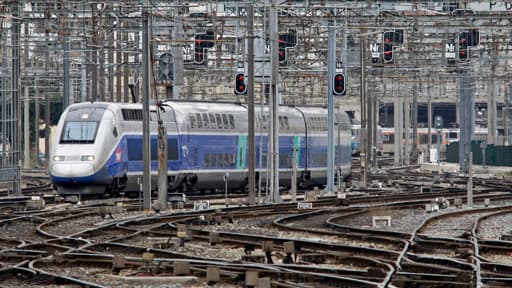 Le TGV avait quitté Nice à 17h34 et devait théoriquement rallier Paris à 23h14.