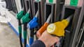 Pompes à essence dans une station-service à Auch, le 15 avril 2026.
