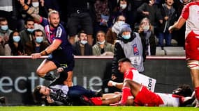 La grimace du cameraman laisse peu de doute sur la gravité de la blessure