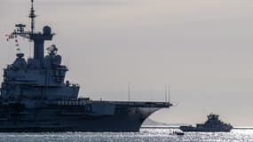 Le porte-avions Charles-de-Gaulle à la sortie du port de Toulon, le 5 mars 2019 - Christophe SIMON / AFP