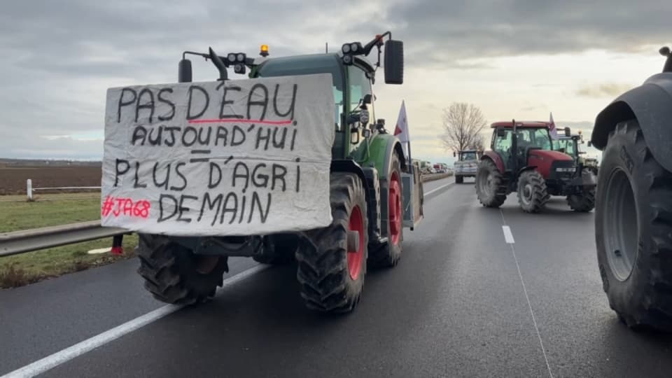 Colère Des Agriculteurs: 400 Tracteurs Bloquent La Circulation Sur L ...