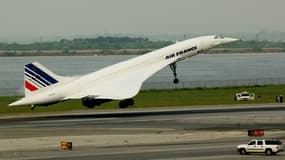 Le vol AF 001 du Concorde d'Air France à destination de Paris décolle, le 31 mai 2003, à l'aéroport Kennedy de New York pour le dernier vol commercial de l'avion franco-britannique