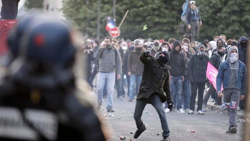 Si la manifestation des opposants au mariage homosexuel à Paris s'est déroulée sans débordements notables, des échauffourées ont éclaté après la dispersion des cortèges.