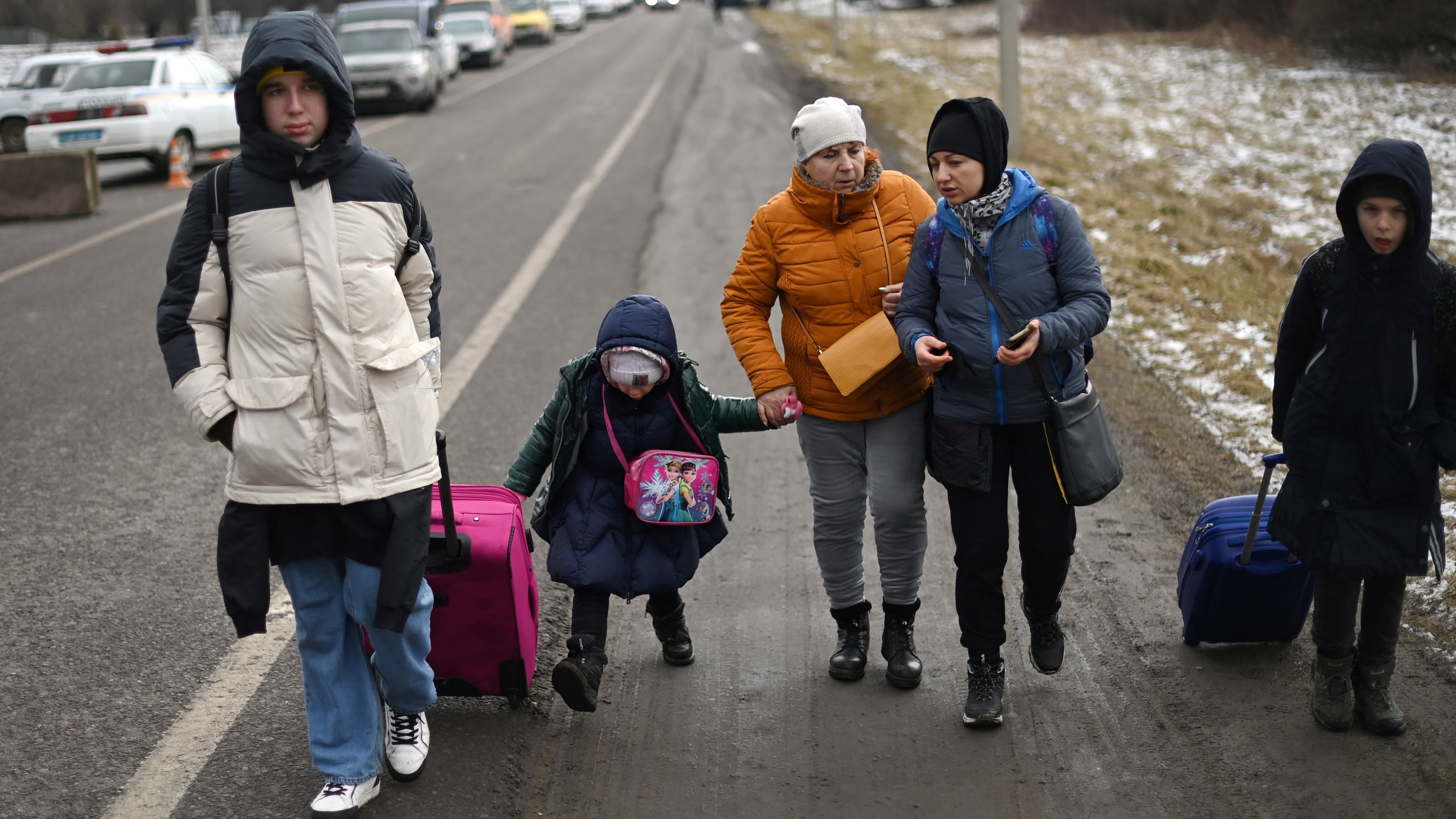 500.000 refugiados ucranianos fogem dos combates, a questão da recepção é politizada na França