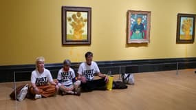 Trois militants du groupe Just Stop Oil ont jeté de la soupe sur deux tableaux de Vincent van Gogh à la National Gallery à Londres, le 27 septembre 2024.