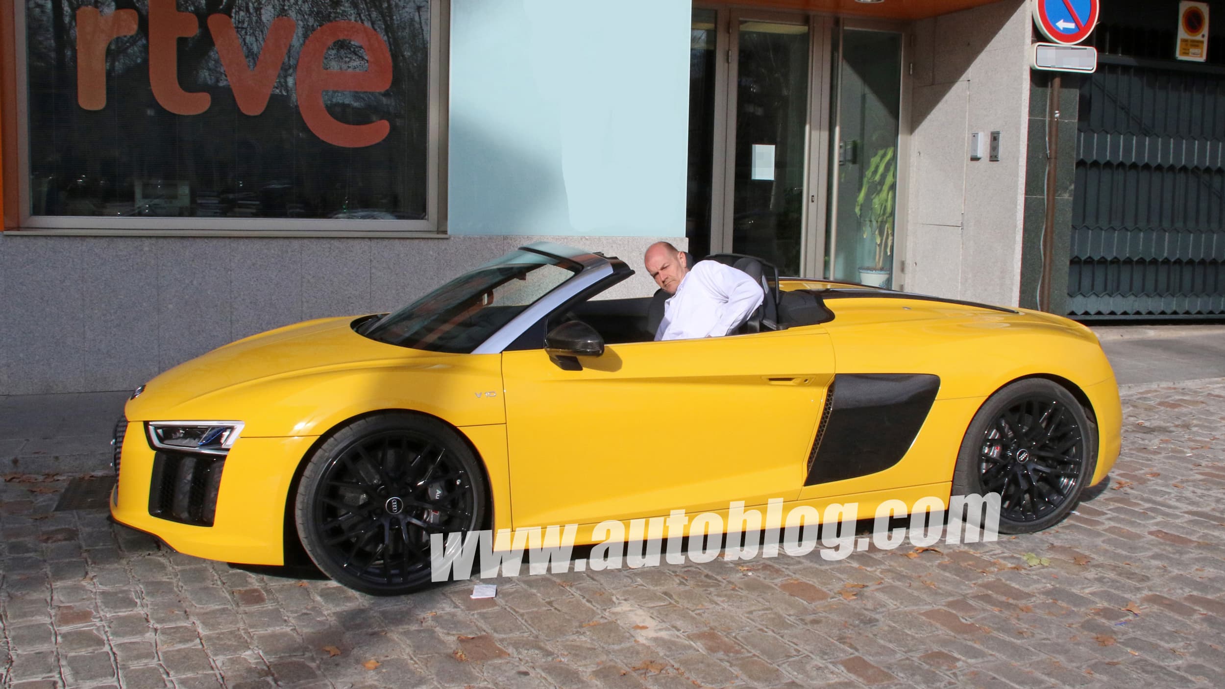 Le V10 de la R8 pourrait être reconduit, même s'il on parle d'une version allégée, peut être équipée d'un V6. Le V10 de la R8 pourrait être reconduit, même s'il on parle d'une version allégée, peut être équipée d'un V6.