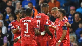 La joie des joueurs de l'OL, vainqueurs face aux Rangers