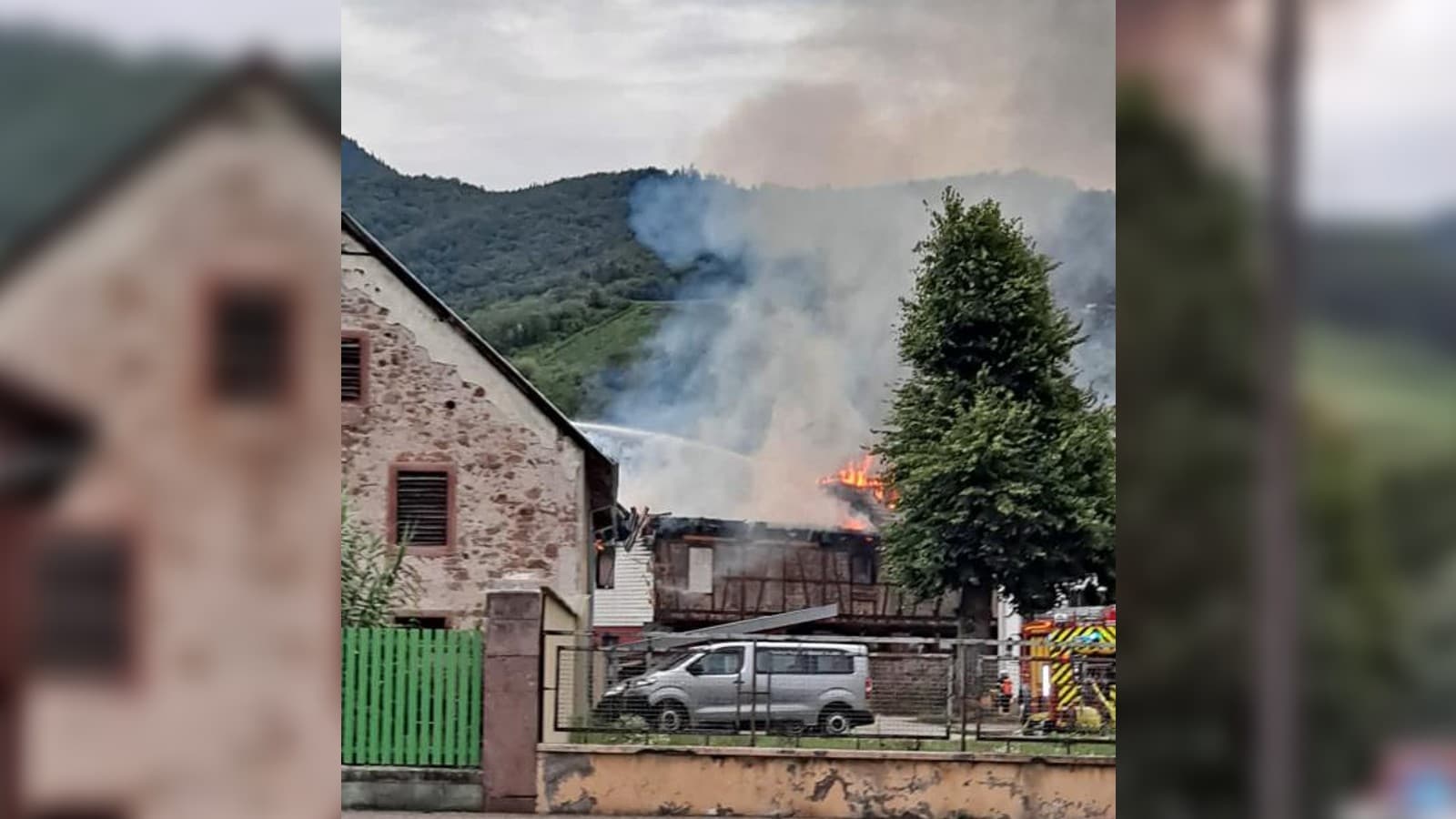 Les photos prises par les riverains du gîte en flamme ce mercredi 9 août à Wintzenheim témoignent de la violence de l'incendie qui l'a ravagé.