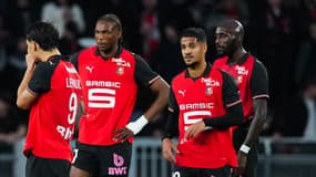 Les joueurs de Rennes dépités après la défaite contre Nice en Ligue 1, le 26 octobre 2025