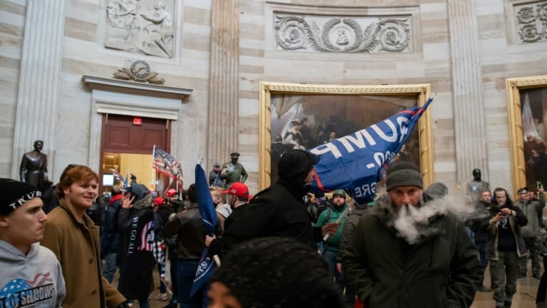 Des partisans de Donald Trump dans l'enceinte du Capitole, à Washington, le 6 janvier 2021