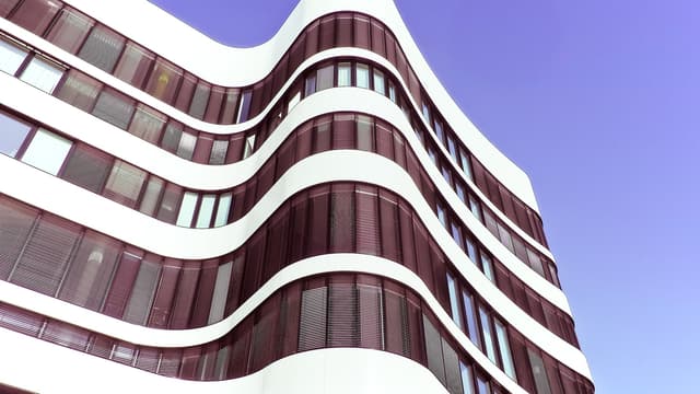 L'une des options consiste à essayer de diminuer les charges à plus ou moins long terme liées à cet investissement immobilier.
