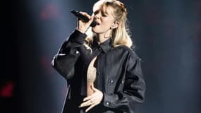 La chanteuse et compositrice belge Angèle Van Laeken alias Angèle sur la scène des 37e Victoires de la Musique à la Seine Musicale à Boulogne-Billancourt, à l'ouest de Paris, le 11 février 2022