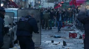 Des tensions aux abords du lieu de la fusillade, dans le 10e arrondissement de Paris, ce vendredi 23 décembre.