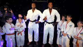 Le judoka Teddy Riner inaugure son double de cire, le 11 février 2013 au musée Grévin à Paris