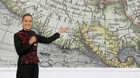 La présidente mexicaine Claudia Sheinbaum devant uen carte portant l'inscription "Amérique mexicaine" 