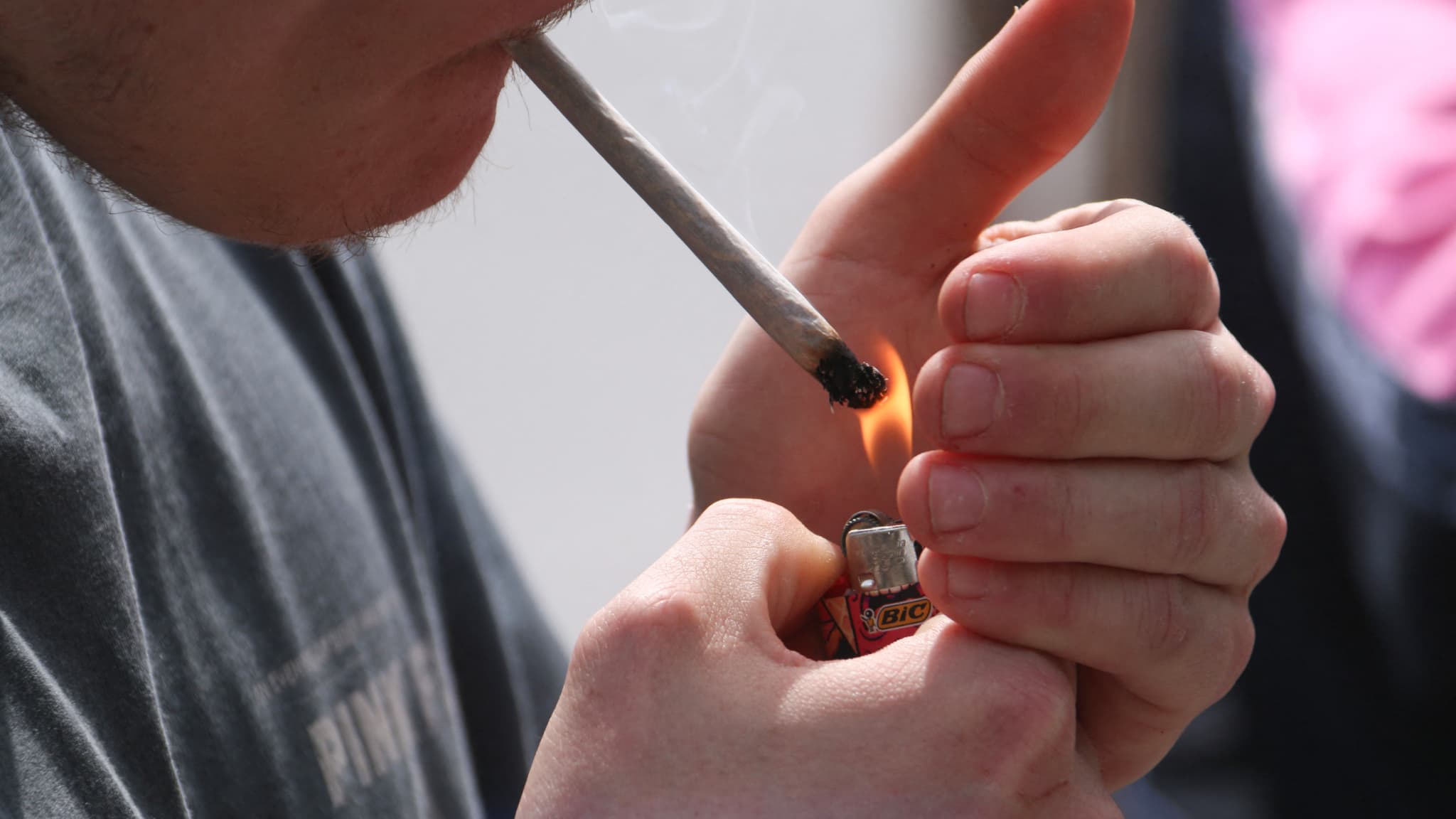 LES ADOLESCENTS CONSOMMENT DE MOINS EN MOINS DE TABAC, ALCOOL ET CANNABIS DEPUIS DIX ANS