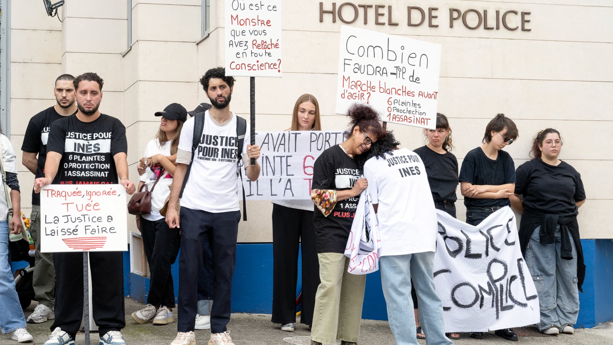 FÉMINICIDE À POITIERS: LES "DÉFAILLANCES" DE LA POLICE POINTÉES LORS D'UNE MARCHE BLANCHE POUR INÈS MECELLEM