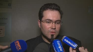 Le policier Xavier Cruzeby, soupçonné d'être le seul auteur d'un tir de flash-ball mortel recensé en France, va finalement être jugé devant les assises pour "homicide involontaire".