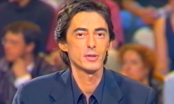 Philippe Vecchi sur le plateau de "Nulle Part Ailleurs" en 2001