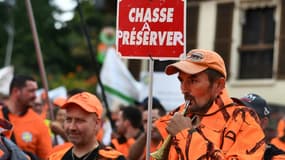 Des chasseurs manifestent à Redon le 18 septembre 2021 pour défendre leur activité