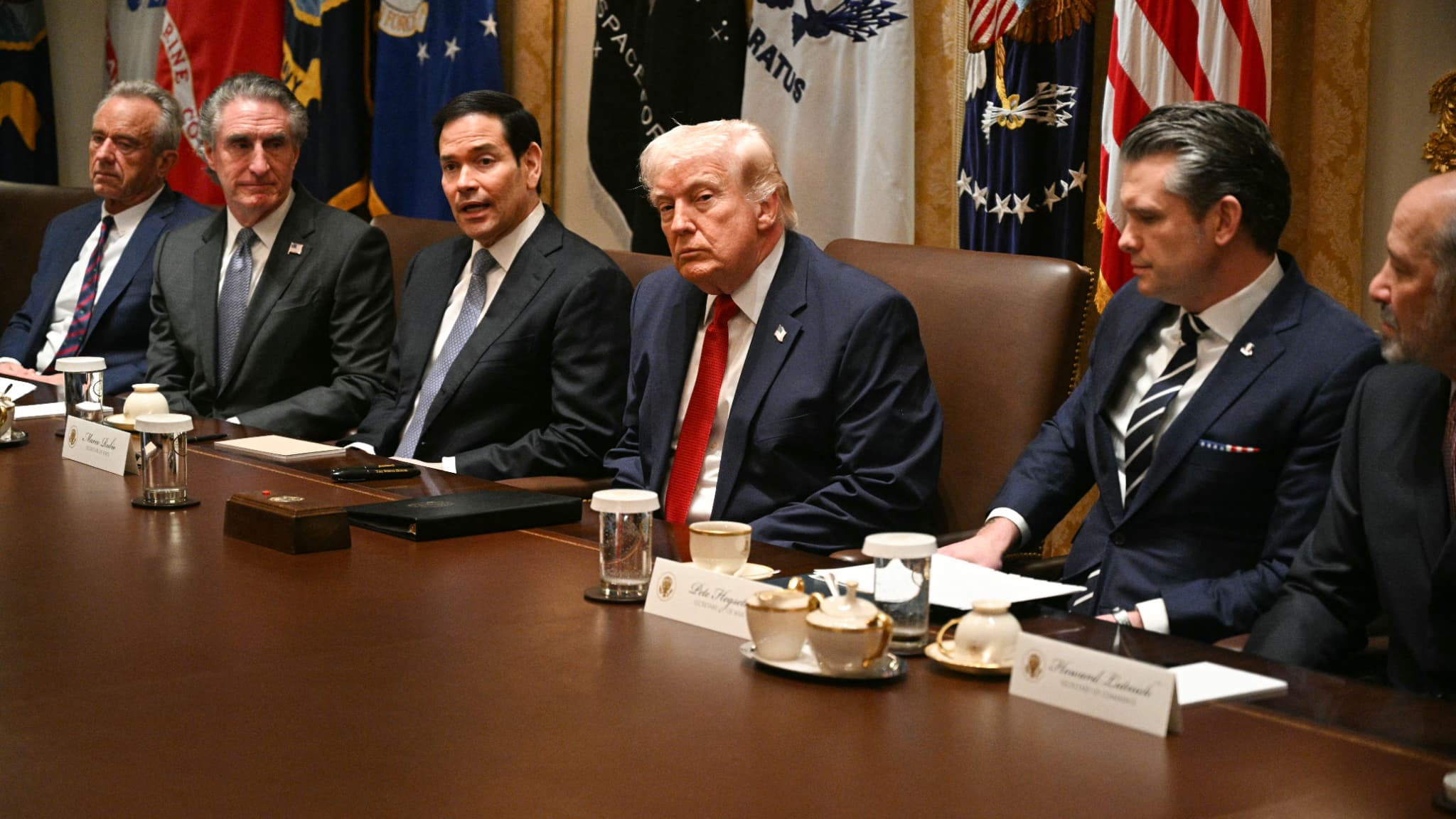 Ο Ντόναλντ Τραμπ κατά τη συνεδρίαση του υπουργικού συμβουλίου του στην Ουάσιγκτον στις 26 Μαρτίου 2026