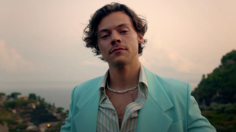 Harry Styles dans le clip de "Golden"