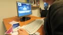 Selon une enquête publiée par le magazine 60 millions de consommateurs, les usagers appelant la CAF, Pôle emploi et l'Assurance maladie sont renvoyés trop rapidement et trop systématiquement vers Internet