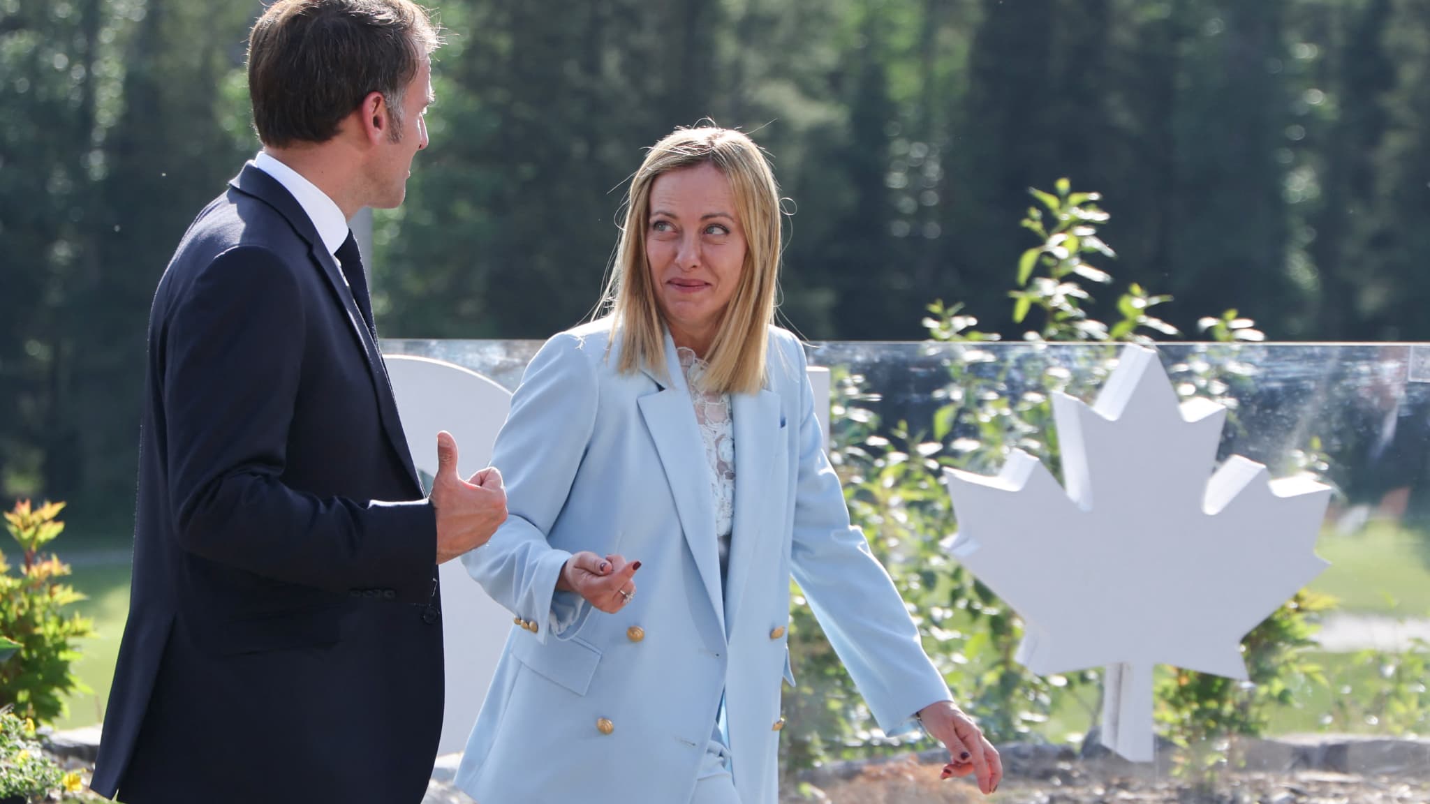 "INSTABLE, ENDETTÉE, ASSIÉGÉE": À L'ÉTRANGER (ET SURTOUT EN ITALIE) ON SE GAUSSE DE LA FRANCE, CE GRAND MALADE DE L'EUROPE "EN SOINS INTENSIFS"
