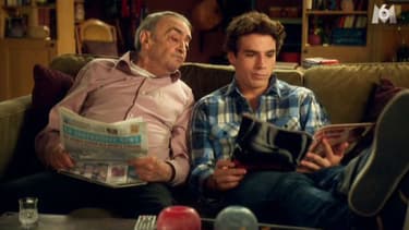 Bernard Chéron (à gauche) avec Axel Huet dans la série "En famille"