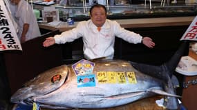 Le propriétaire d'une chaîne de restaurants de sushis a payé lundi un montant record de 2,8 millions d'euros pour un thon rouge géant lors de la prestigieuse enchère du Nouvel An sur le principal marché aux poissons de Tokyo.