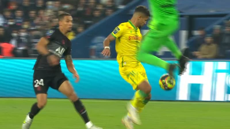 PSG-Nantes: la sortie affolante de Navas sur Blas, qui lui vaut un rouge direct
