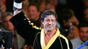 Sylvester Stallone monte sur le ring du Mandalay Bay de Las Vegas pour tourner une scène de Rocky Balboa, sixième film de la saga, en décembre 2005