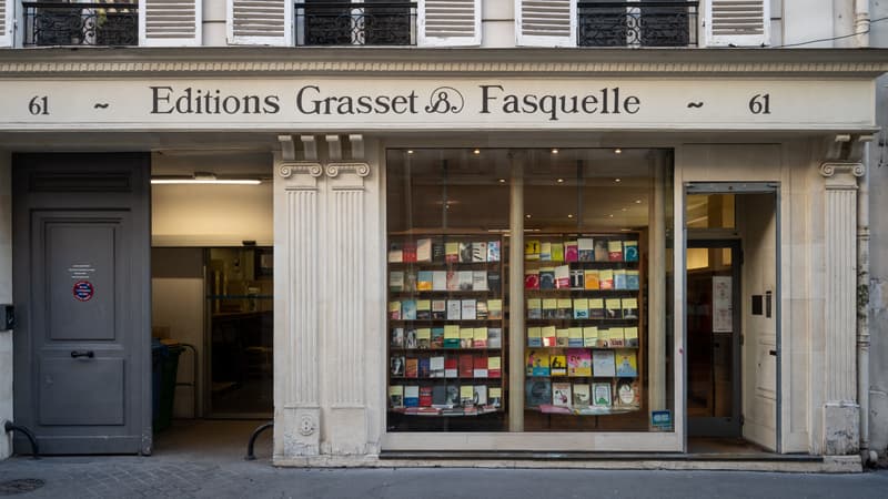 "Nous ne signerons pas notre prochain livre chez Grasset": une centaine d'auteurs annoncent quitter la maison d'édition après le licenciement "inacceptable" de son PDG Olivier Nora