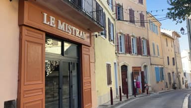 Le bar du Mistral de Plus belle la vie à Allauch.