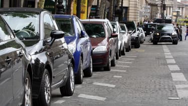 Les voitures électriques sont actuellement plus chères à l'achat que celles à essence.