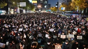 Veillée funèbre en hommage aux victimes de la bousculade meurtrière survenue pour Halloween à Séoul, en Corée du Sud, le 5 novembre 2022